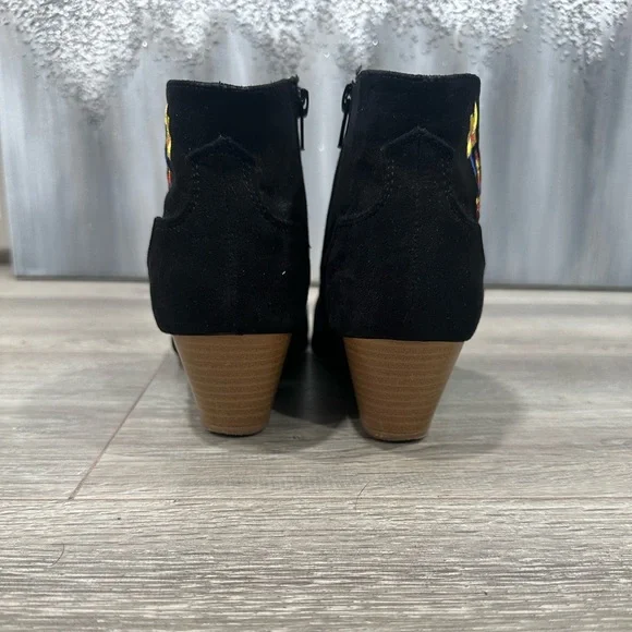 Quipid Floral Embroidered Boots - Picture 2 of 7